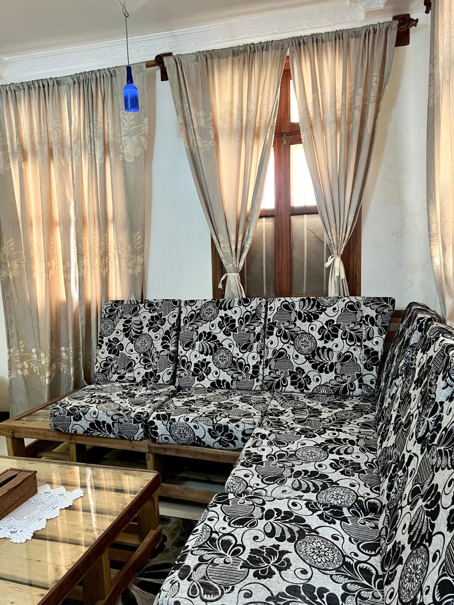 Hurumzi * Zanzibar